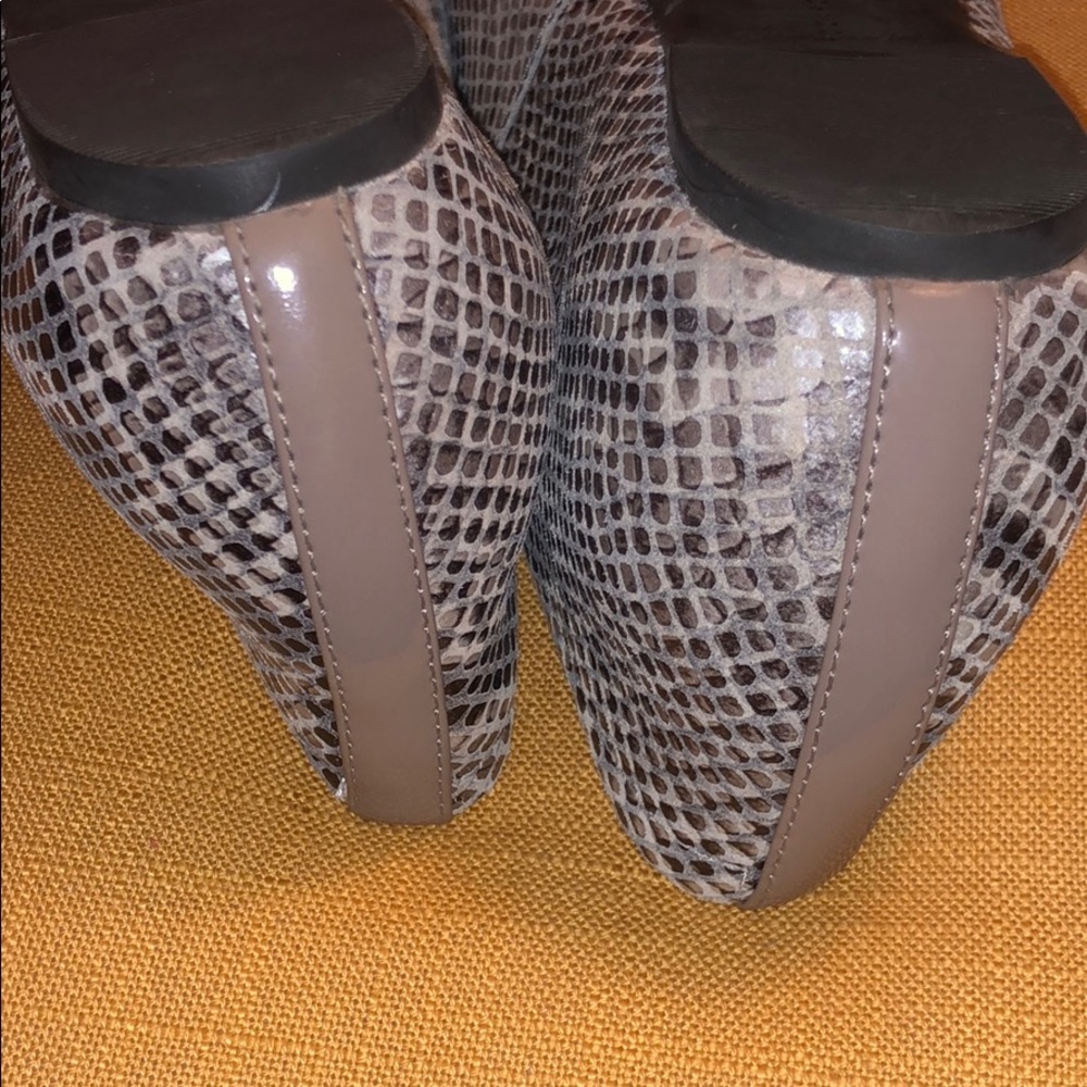 Comfortable Snakeskin Bow Ballet Flats - Picture 4 of 7